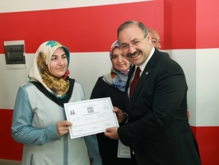 Olur ve Oltu İlçelerinde Kursiyerler Sertifikalarını Aldı Galeri