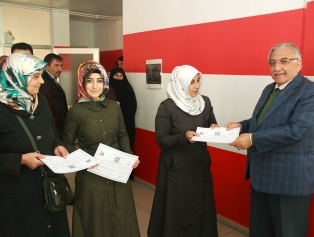 Olur ve Oltu İlçelerinde Kursiyerler Sertifikalarını Aldı Galeri
