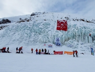 Sporseverler Palandöken’de Hem Yarıştı Hem Eğlendi  Galeri